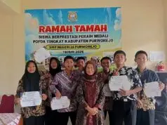 Beri Penghargaan Siswa Berprestasi Popda, Kepala SMPN 26 Purworejo Diakhir Masa Purna Bakti Berpesan Siswa Terus Berprestasi Beri Penghargaan Siswa Berprestasi Popda, Kepala SMPN 26 Purworejo Diakhir Masa Purna Bakti Berpesan Siswa Terus Berprestasi