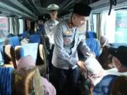 Polres PurworejoBersama Awak Media Bagi Takjil dan buka bersama
