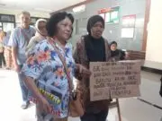 Jadi Korban Penipuan Oknum Persit, Lansia Pensinan PNS Harus Hidup Menderita Makan dari Belas Kasihan Tetangga Jadi Korban Penipuan Oknum Persit, Lansia Pensinan PNS Harus Hidup Menderita Makan dari Belas Kasihan Tetangga