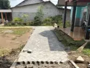 Minimnya Pengawasan, Kegiatan Perbaikan Jalan Paving Blok di RT 03/03 Desa Ciangir Diduga Tidak Sesuai Spek