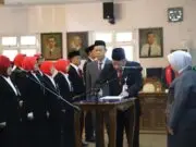 Bupati Serahkan SK CPNS dan Lantik 29 Pengawas Sekolah