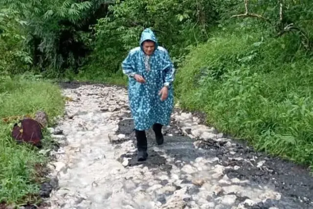 Suarakan Aspirasi Rakyat, Anggota DPRD Manggarai NTT, Yosef Hasmi Desak Pemerintah Segera Perbaiki Jalan Rusak