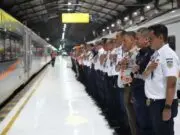 Masa Angkutan Lebaran bagi Petugas KAI Tak Sekadar Tugas Tapi Juga Sebagai Ladang Ibadah