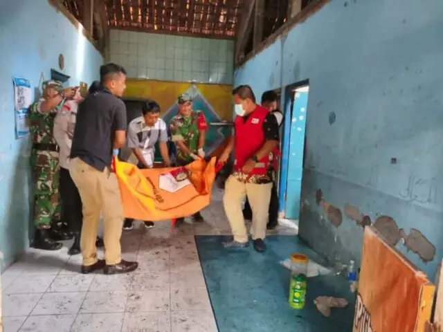 Warga Purworejo Tewas Usai Membakar Tubuhnya Sendiri Dengan Bensin Warga Purworejo Tewas Usai Membakar Tubuhnya Sendiri Dengan Bensin