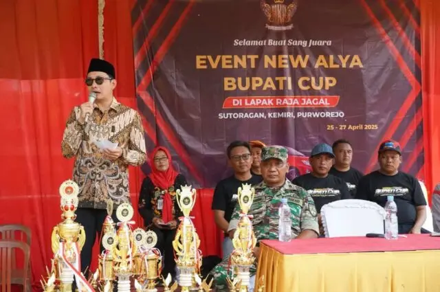 Meriah! Wabup Purworejo Resmikan Lomba Merpati Kolong "Bupati Cup" di Sutoragan Meriah! Wabup Purworejo Resmikan Lomba Merpati Kolong "Bupati Cup" di Sutoragan