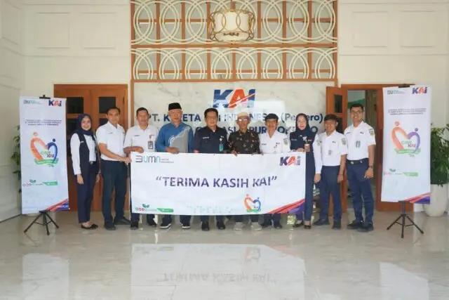 KAI Daop 5 Dukung Fasilitas Ibadah, Salurkan Bantuan ke Masjid Al Ikhlas Purwokerto