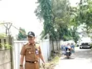 Respon Cepat Keluhan Warga, Camat Kelapa Dua Tinjau Langsung Lokasi Sampah
