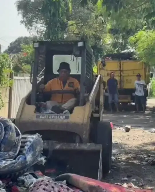 Respon Cepat Keluhan Warga, Camat Kelapa Dua Tinjau Langsung Lokasi Sampah Respon Cepat Keluhan Warga, Camat Kelapa Dua Tinjau Langsung Lokasi Sampah