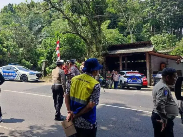Tragedi Kalijambe: 11 Tewas, Mabes Polri dan KNKT Lakukan Olah TKP Lanjutan Tragedi Kalijambe: 11 Tewas, Mabes Polri dan KNKT Lakukan Olah TKP Lanjutan