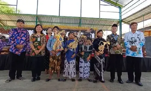 Empat Dalang Cilik Unjuk Gigi di Pagelaran Wayang Kulit Masuk Sekolah SMPN 28 Purworejo