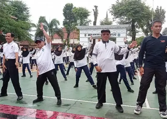 Menteri Dikdasmen Abdul Mu’ti Kunjungi SMPN 2 Purworejo, Ajak Siswa Percaya Diri dan Raih Mimpi Menteri Dikdasmen Abdul Mu’ti Kunjungi SMPN 2 Purworejo, Ajak Siswa Percaya Diri dan Raih Mimpi