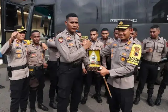 Polres Purworejo Lepas 10 Bintara Remaja Asli Papua: Haru, Bangga, dan Pesan Penuh Makna Polres Purworejo Lepas 10 Bintara Remaja Asli Papua: Haru, Bangga, dan Pesan Penuh Makna
