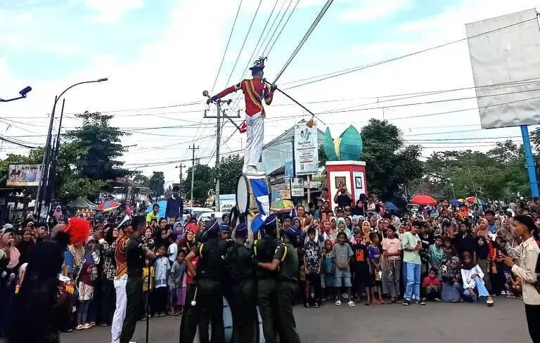 Semarak Pawai Ta'aruf! Ribuan Siswa SD-SMK VIP Ramaikan Haflah Akhirussanah Ponpes Daruttauhid