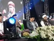 SMK Nurussalaf dan SMP Nurul Muttaqin Gelar Sholawatan Akbar di Alun-Alun Kemiri