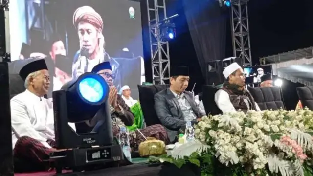SMK Nurussalaf dan SMP Nurul Muttaqin Gelar Sholawatan Akbar di Alun-Alun Kemiri SMK Nurussalaf dan SMP Nurul Muttaqin Gelar Sholawatan Akbar di Alun-Alun Kemiri
