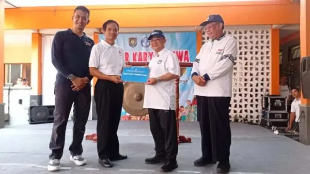Menteri Dikdasmen Abdul Mu’ti Kunjungi SMPN 2 Purworejo, Ajak Siswa Percaya Diri dan Raih Mimpi Menteri Dikdasmen Abdul Mu’ti Kunjungi SMPN 2 Purworejo, Ajak Siswa Percaya Diri dan Raih Mimpi