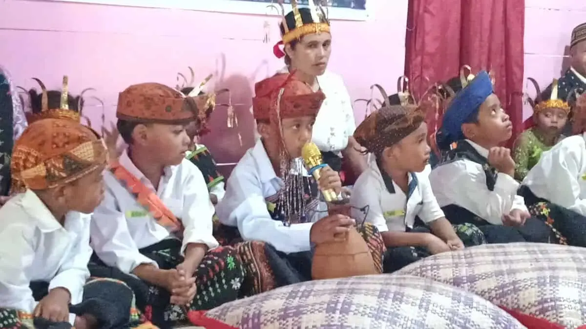 Belajar Budaya Sejak Dini, Anak Anak Taman Seminari Fyllano Pela Kunjungi Rumah Adat Gendang Bung Kaca Manggarai NTT Belajar Budaya Sejak Dini, Anak Anak Taman Seminari Fyllano Pela Kunjungi Rumah Adat Gendang Bung Kaca Manggarai NTT