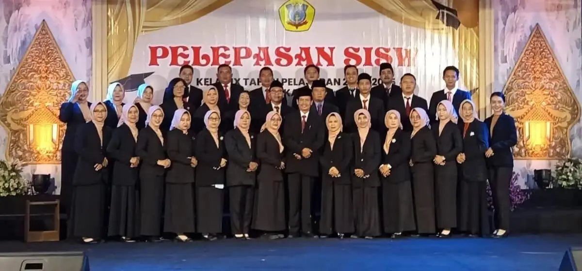 SMP Negeri 2 Purworejo Luluskan 223 Siswa, Olivia Raih Predikat Terbaik Paralel SMP Negeri 2 Purworejo Luluskan 223 Siswa, Olivia Raih Predikat Terbaik Paralel