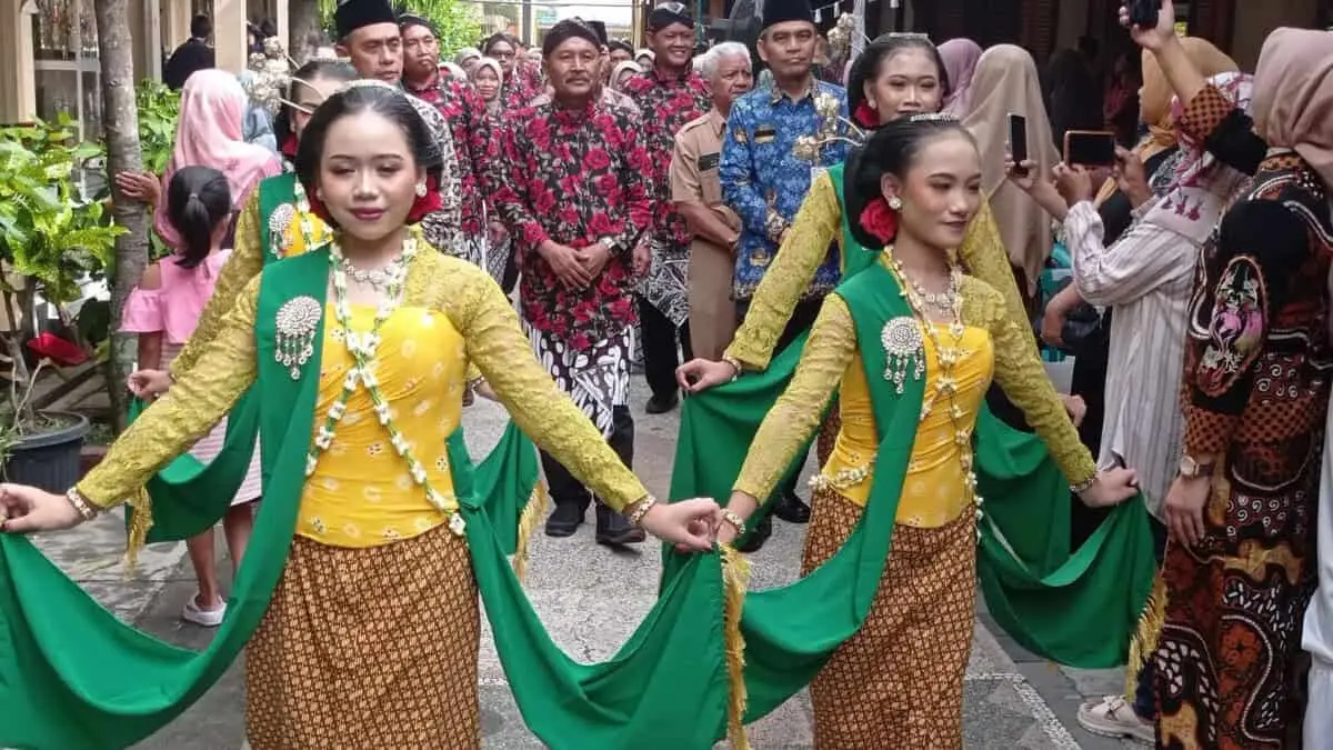 SMP Negeri 4 Purworejo Gelar Purna Widia Pratama: Menguatkan Karakter Lewat Budaya Jawa SMP Negeri 4 Purworejo Gelar Purna Widia Pratama: Menguatkan Karakter Lewat Budaya Jawa