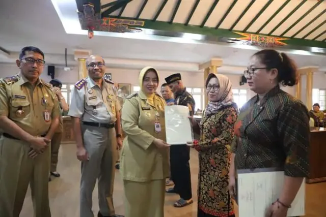 Penantian Usai, 40 Warga Keseneng Kantongi Sertipikat Rumah Penantian Usai, 40 Warga Keseneng Kantongi Sertipikat Rumah
