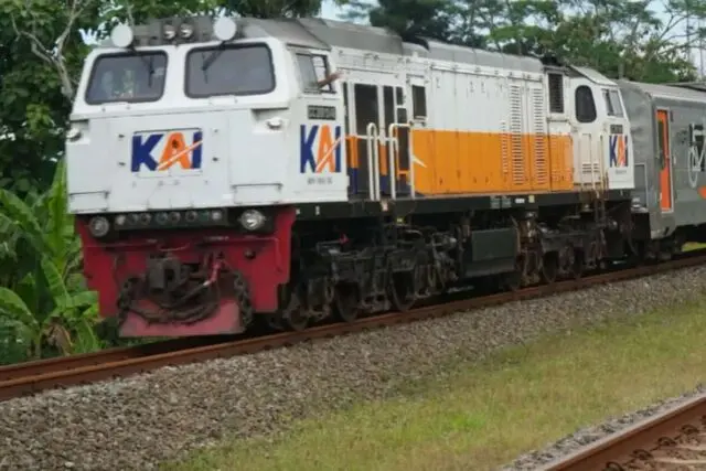 KAI Daop 5 Purwokerto Tegaskan Larangan Pelemparan Batu ke Kereta Api, Pelaku Terancam 15 Tahun Penjara