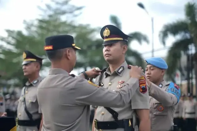 Kapolres Purworejo Pimpin Sertijab Pejabat Utama dan Kapolsek Kapolres Purworejo Pimpin Sertijab Pejabat Utama dan Kapolsek