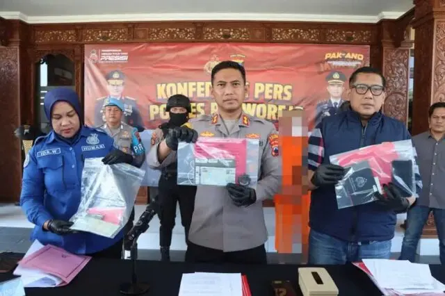 Polres Purworejo Tangkap Pelaku Curanmor, Gasak 4 Motor dengan Modus Menyamar Jadi Santri Polres Purworejo Tangkap Pelaku Curanmor, Gasak 4 Motor dengan Modus Menyamar Jadi Santri