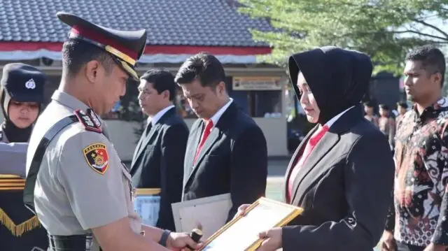 Polres Purworejo Gelar Upacara Hari Juang Polri dan Berikan Penghargaan kepada Personel Berprestasi Polres Purworejo Gelar Upacara Hari Juang Polri dan Berikan Penghargaan kepada Personel Berprestasi