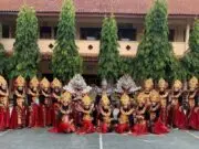 Burung Hantu Menyala dan Duta Literasi Meriahkan Karnaval Purworejo 2025
