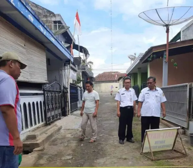 Dinperkimtan Purworejo Lakukan Pemeliharaan Jalan di Dua Perumahan Dinperkimtan Purworejo Lakukan Pemeliharaan Jalan di Dua Perumahan