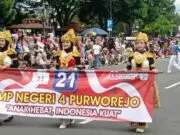 SMP Negeri 4 Purworejo Suguhkan Atraksi Budaya di Karnaval HUT ke-80 RI
