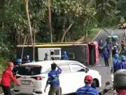 Bus Karyawan PLTU Terguling di Tanjakan Pacitan, 19 Penumpang Terluka