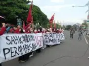 Mahasiswa Demo di Purworejo, Wabup Dion Agasi Teken Tuntutan Kasus Mini Zoo dan Mobdin Mahasiswa Demo di Purworejo, Wabup Dion Agasi Teken Tuntutan Kasus Mini Zoo dan Mobdin