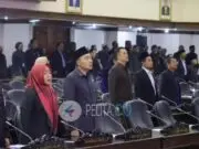 Ketua DPRD Jateng Terima Rp79,6 Juta per Bulan, Angka Kemiskinan Capai 3,3 Juta Jiwa Ketua DPRD Jateng Terima Rp79,6 Juta per Bulan, Angka Kemiskinan Capai 3,3 Juta Jiwa