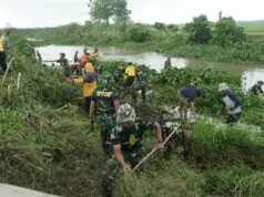 Kodim 0708 Purworejo Gelar Karya Bakti Bersihkan Enceng Gondok di Sungai Lereng Kodim 0708 Purworejo Gelar Karya Bakti Bersihkan Enceng Gondok di Sungai Lereng