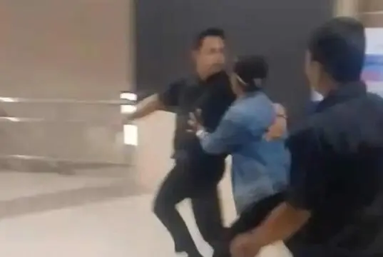 Wartawan Dipersekusi Oknum Security Dinas Perkim, FWJ Indonesia Akan Turun Aksi di Kantor Pemkab Tangerang Wartawan Dipersekusi Oknum Security Dinas Perkim, FWJ Indonesia Akan Turun Aksi di Kantor Pemkab Tangerang