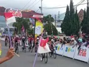 Sambut Tour De En-Te-Te, Warga Manggarai Tunjukan Dukungan Dan Sportivitas