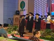 Tak Hanya Cumlaude, Wisuda UMPwr Juga Dihadiri Mahasiswa Difabel dan Non-Muslim