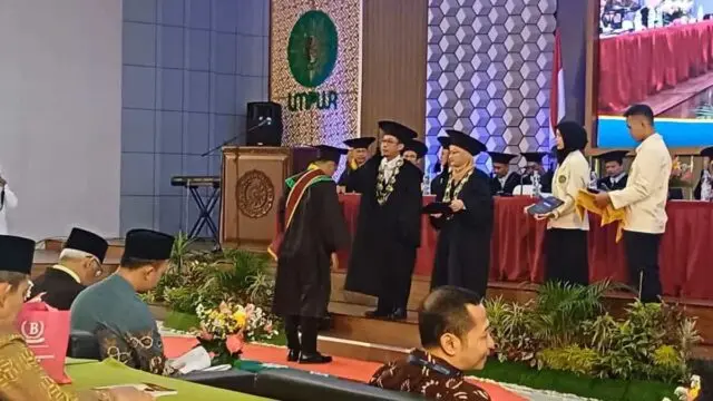 Tak Hanya Cumlaude, Wisuda UMPwr Juga Dihadiri Mahasiswa Difabel dan Non-Muslim Tak Hanya Cumlaude, Wisuda UMPwr Juga Dihadiri Mahasiswa Difabel dan Non-Muslim