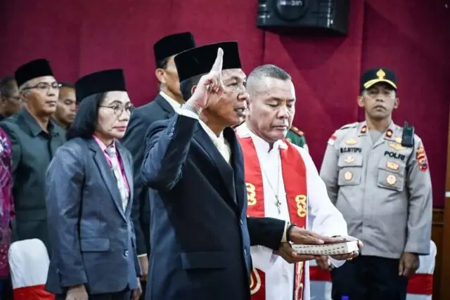 Lantik Penjabat Sekda, Bupati Hery Nabit Sebut Sebagai Tokoh Kunci Dan Jabatan Strategis Lantik Penjabat Sekda, Bupati Hery Nabit Sebut Sebagai Tokoh Kunci Dan Jabatan Strategis