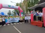 Lautan Santri Padati Alun-Alun Purworejo, 17 Ribu Warga NU Ikuti Jalan Sehat Hari Santri Nasional 2025 Lautan Santri Padati Alun-Alun Purworejo, 17 Ribu Warga NU Ikuti Jalan Sehat Hari Santri Nasional 2025