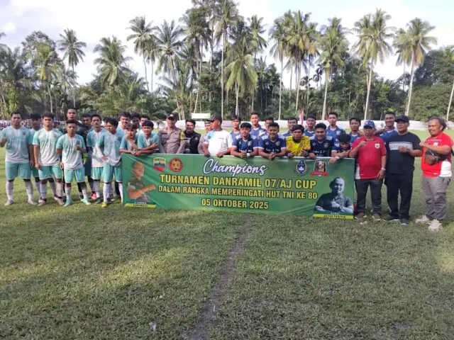 Silau Baru FC Angkat Trofi Juara di Final Piala Danramil 07/AJ Cup 2025 Silau Baru FC Angkat Trofi Juara di Final Piala Danramil 07/AJ Cup 2025