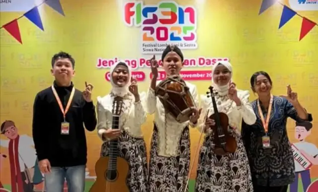 SMPN 2 Purworejo Raih Juara 1 Nasional FLS3N Cabang Ensemble Musik Campuran SMPN 2 Purworejo Raih Juara 1 Nasional FLS3N Cabang Ensemble Musik Campuran
