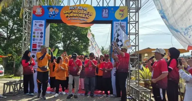 Jalan Sehat “Purworejo, Let’s Go Together” Semarakkan HUT ke-41 SMPN 26 Jalan Sehat “Purworejo, Let’s Go Together” Semarakkan HUT ke-41 SMPN 26