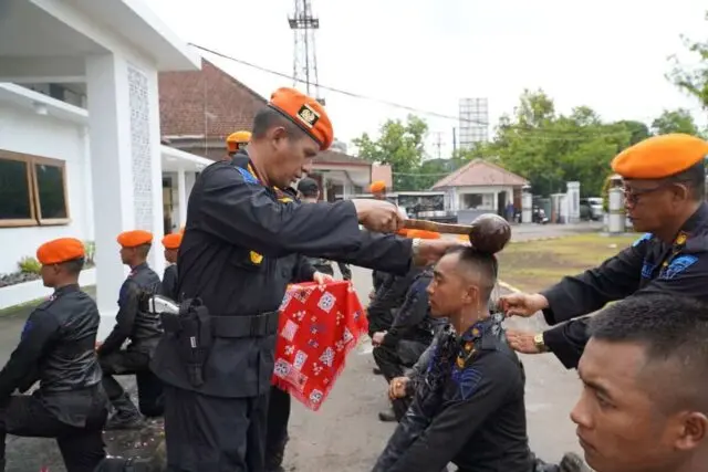 KAI Daop 5 Perkuat Keamanan, Tambah 13 Polsuska Baru Demi Nyaman & Aman Naik Kereta KAI Daop 5 Perkuat Keamanan, Tambah 13 Polsuska Baru Demi Nyaman & Aman Naik Kereta
