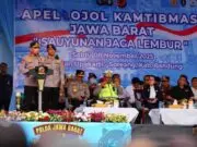 Kapolri Pimpin Apel Ojol Kamtibmas di Jabar: Bersatu Padu Jaga Keamanan Kapolri Pimpin Apel Ojol Kamtibmas di Jabar: Bersatu Padu Jaga Keamanan