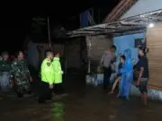 Tanggul Jebol, Banjir Rendam Lima Desa di Kebumen, Jalan Nasional III Karanganyar Sempat Lumpuh Tanggul Jebol, Banjir Rendam Lima Desa di Kebumen — Jalan Nasional III Karanganyar Sempat Lumpuh