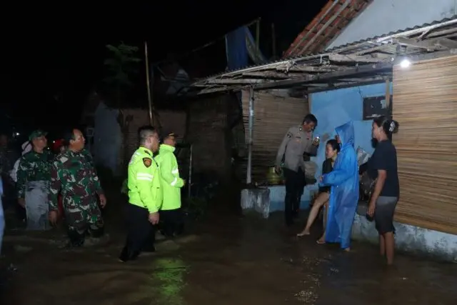 Tanggul Jebol, Banjir Rendam Lima Desa di Kebumen — Jalan Nasional III Karanganyar Sempat Lumpuh