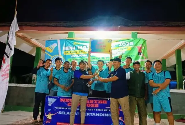 Team RW 09 Raih Juara Pertama di Final Turnamen Badminton New Master Cup 2025 Team RW 09 Raih Juara Pertama di Final Turnamen Badminton New Master Cup 2025