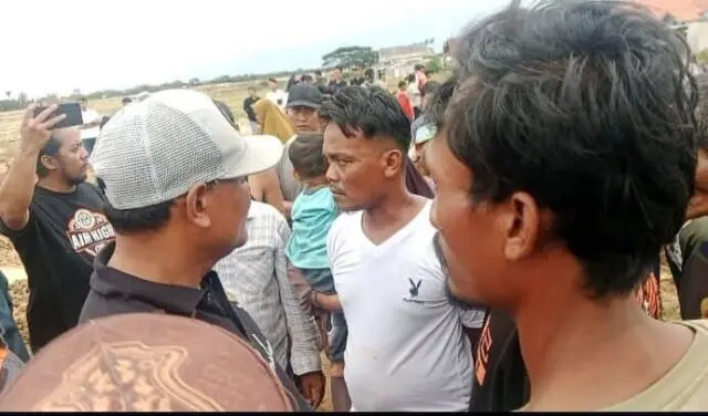Diduga Oknum Warga Alar Jiban Kohod Halangi Pengembang Pasang Gorong - Gorong di Lahan Sendiri Diduga Oknum Warga Alar Jiban Kohod Halangi Pengembang Pasang Gorong - Gorong di Lahan Sendiri